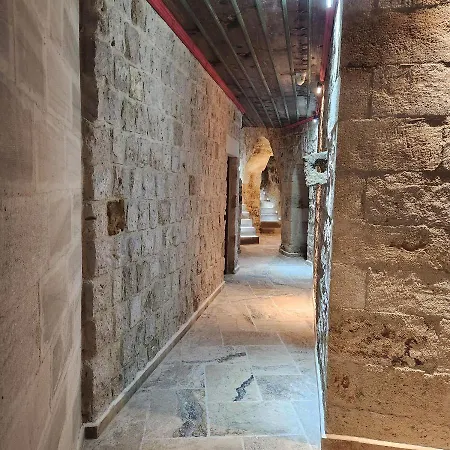 Hotel Noah's Ark Cave